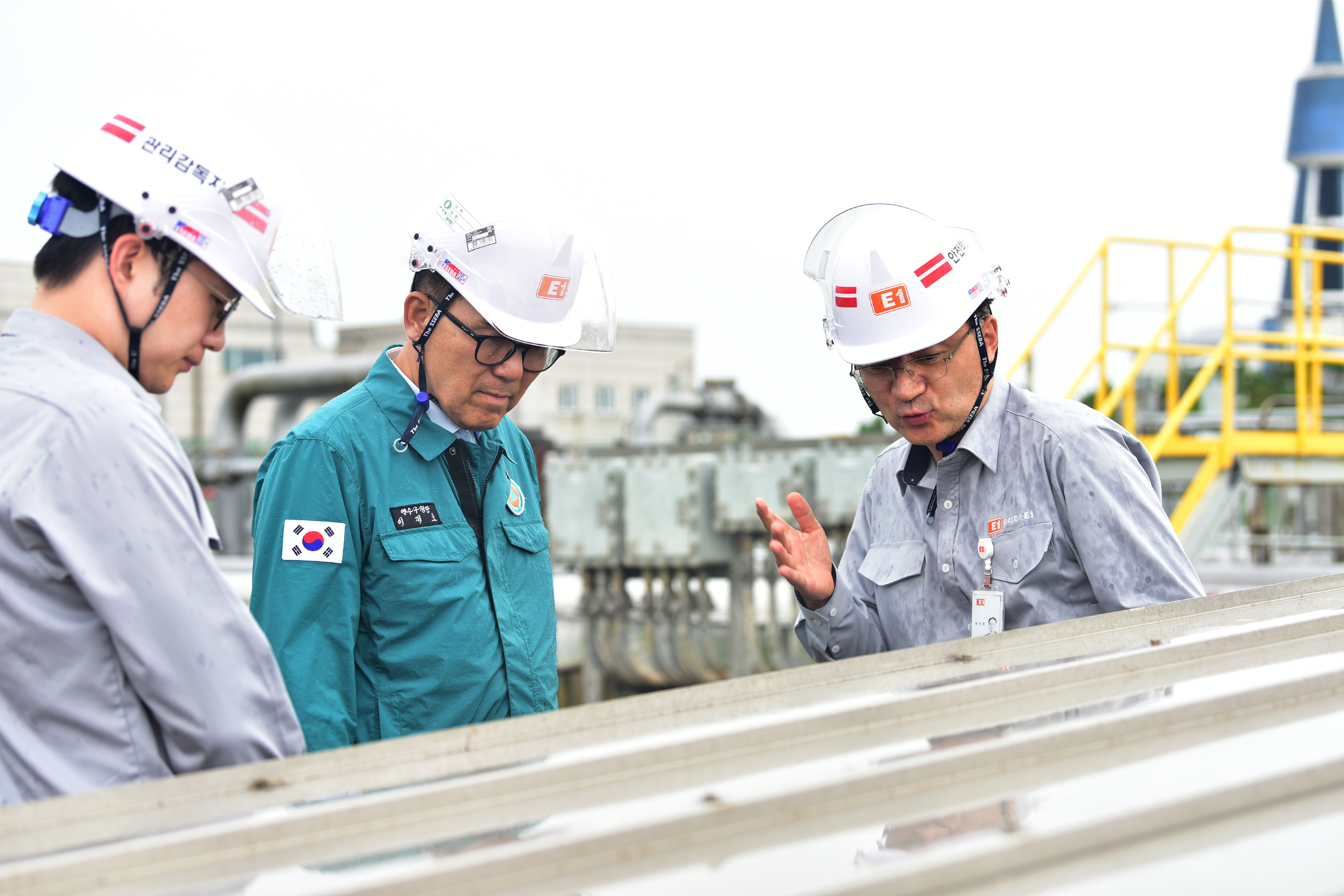 이재호 연수구청장은 지난 6일 오후 12시 35분경 E1 인천기지에서 발생한 액화석유가스 누출 사고 현장을 방문해 가스 누출 사고를 막기 위한 특단의 대책을 마련해 달라고 촉구했다